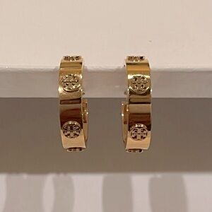 TORY BURCH 
Miller Stud Hoop Earrings
